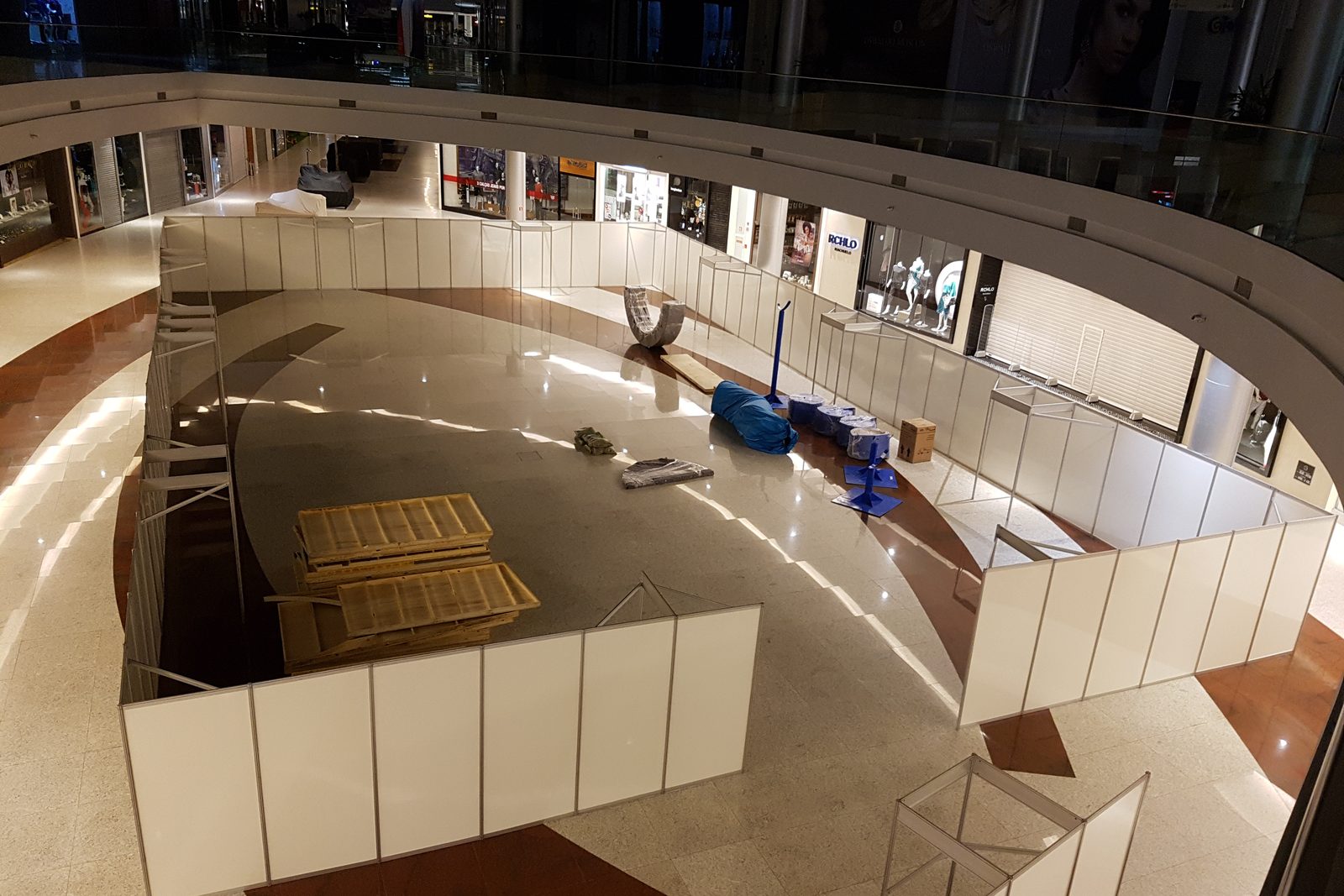 Fechamento de área de obra em shopping