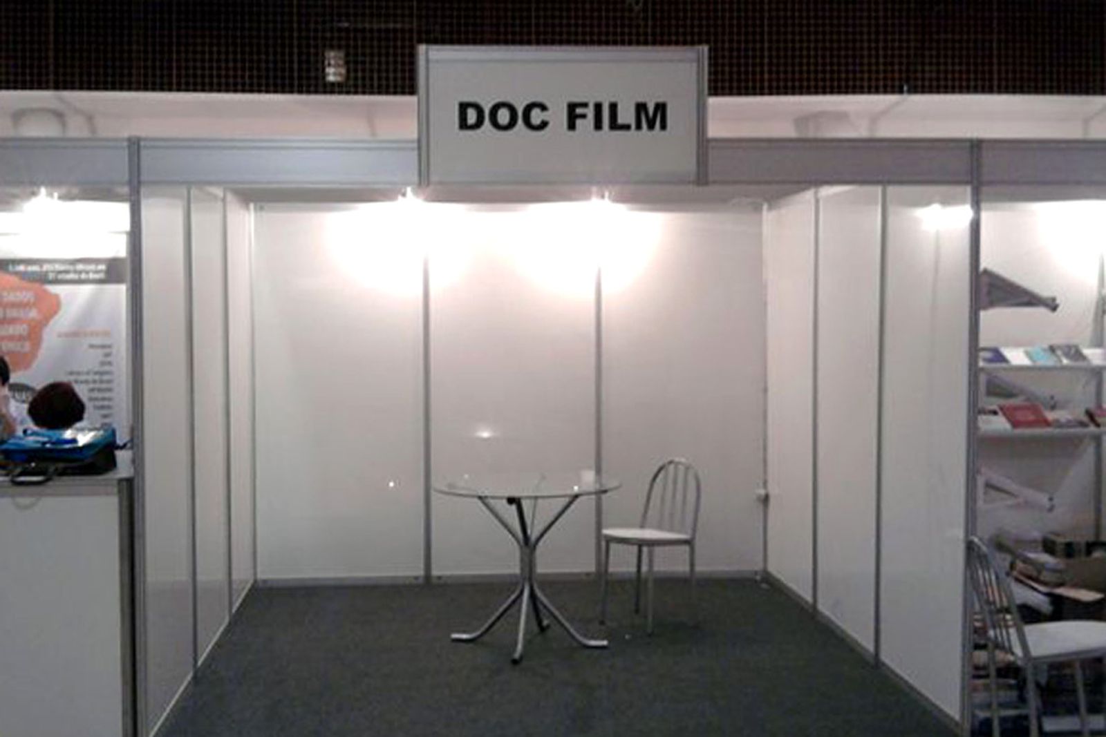stand 3x3m com testeira