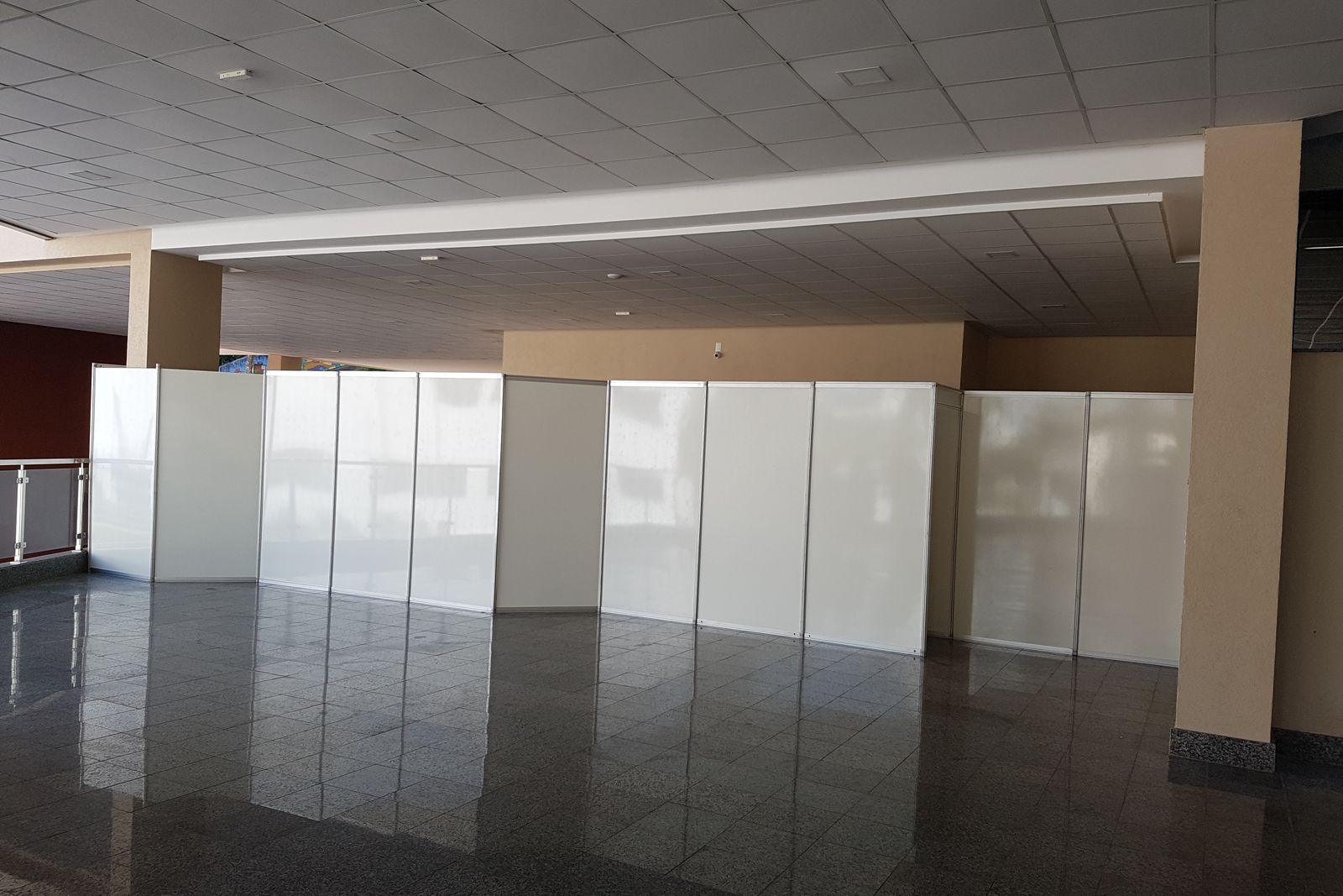 Tapume de loja em shopping